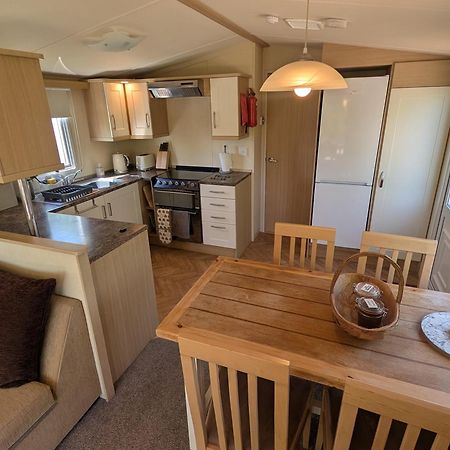 Red Squirrel Holiday Home In The Countryside, 10 Mins To Lligwy Beach Llandyfrydog Luaran gambar