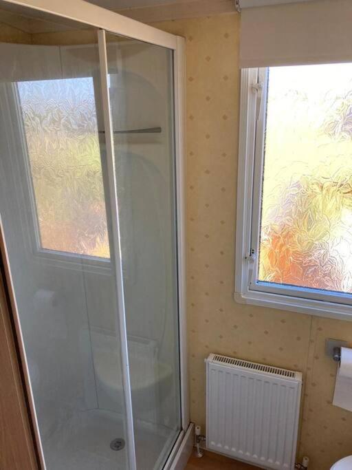 Red Squirrel Holiday Home In The Countryside, 10 Mins To Lligwy Beach Llandyfrydog Luaran gambar