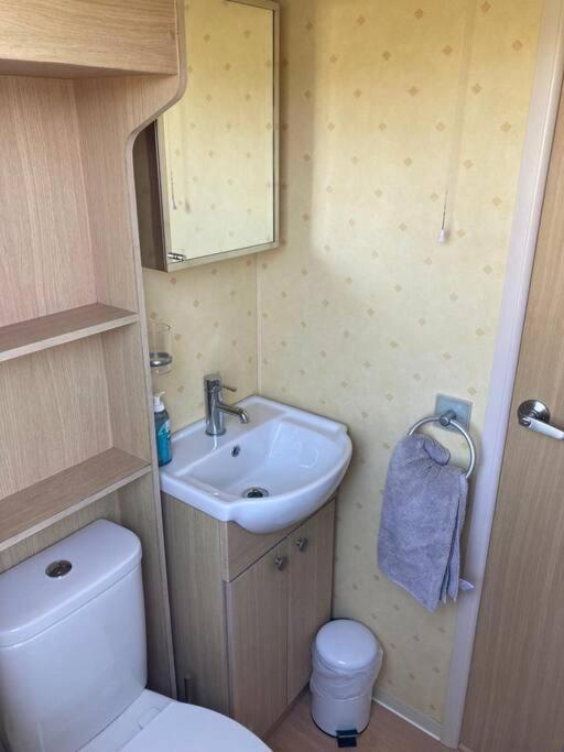 Red Squirrel Holiday Home In The Countryside, 10 Mins To Lligwy Beach Llandyfrydog Luaran gambar