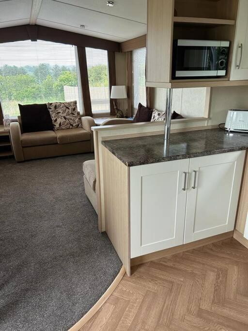 Red Squirrel Holiday Home In The Countryside, 10 Mins To Lligwy Beach Llandyfrydog Luaran gambar
